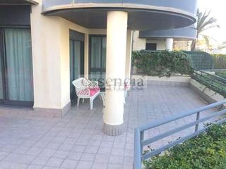 Apartament a Playa de Gandía. Apartamento en 1era. linea con 110 m2 terraza  en  planta baja .