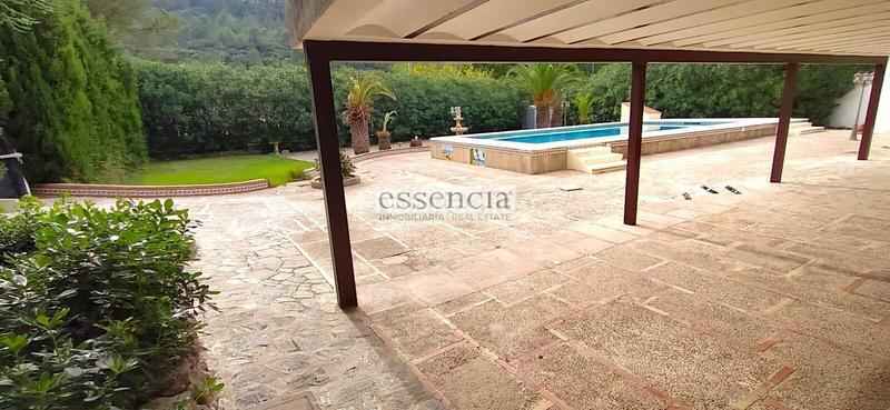 Foto ec0fc528-c925-44d5-9d3b-1b41e040eb40. Chalet con riscaldamento parcheggio piscina in Barx
