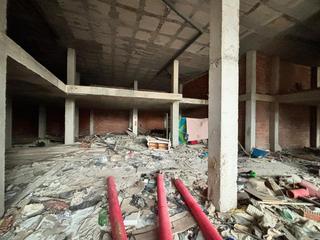 Local Comercial a Beniopa - Sant Pere. Se oferta local comercial en cpoeta francesc miret con altillo