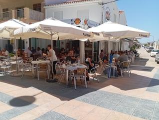 Casa a Oliva Playa. Venta restaurante con licencia de restaurante para entrar ya, y