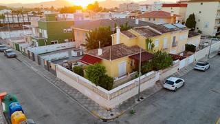 Chalet à Bellreguard. Chalet pareado en playa  bellreguard, 267 m2 parcela y 100 m2 de