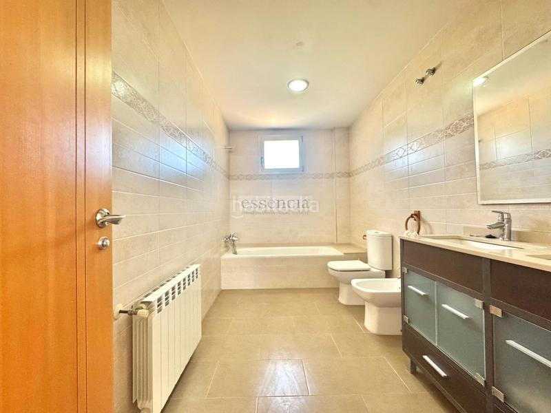 Foto 495c3d5f-e115-4e4a-8e5e-e4360374872d. Reihenhaus mit parking in Park Nord - Casona Gandia