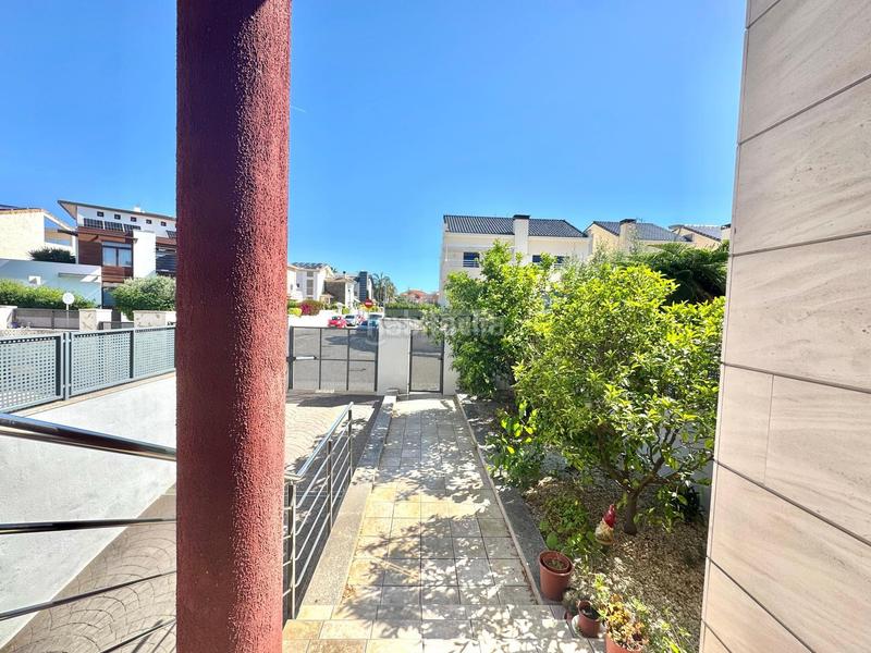 Foto 9255f1d2-49c5-4a81-91fc-0dd5c348b946. Reihenhaus mit parking in Park Nord - Casona Gandia