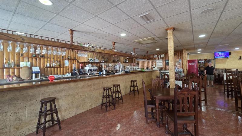 Foto ca3bda3f-5211-42e8-a2de-6251150f6642. Locale commerciale in Palma de Gandía