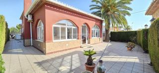 Chalet en Oliva Playa. Magnífica villa a 500 metros de la playa de oliva