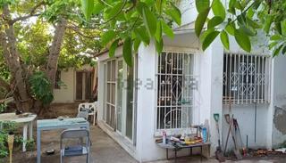 Xalet a Bellreguard. Chalet unifamiliar independiente con gran parcela a 500 metros d
