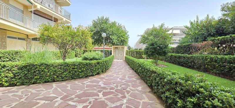 Foto 0d411cf0-25cf-437f-ac32-0dcf3b7443d0. Apartamento 2 línea de playa un jardín junto tu terraza en Gandia