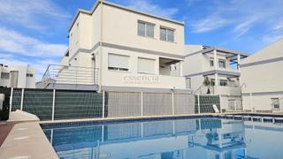 Casa adossada a Oliva Playa. Vive junto al mar en casa de revista