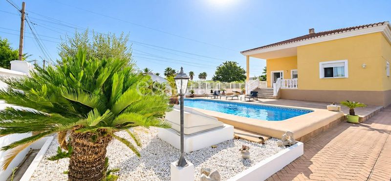 Foto 1cc5a9a1-ee81-45e4-95e2-a4e76917c230. Xalet amb calefacció aparcament piscina a Oliva playa Oliva