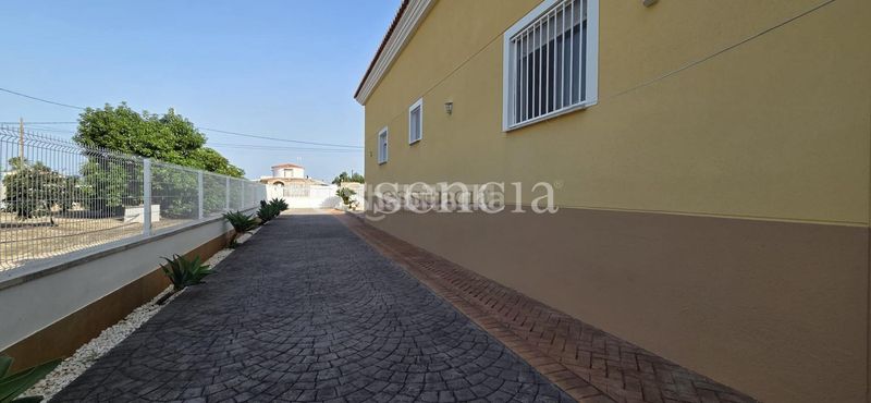 Foto 7ab2cdb8-f9d5-4396-a57f-9668399c8c3b. Xalet amb calefacció aparcament piscina a Oliva playa Oliva