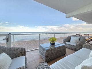 Appartement in Tavernes de la Valldigna. Tu apartamento de ensueño frente al mar en tavernes