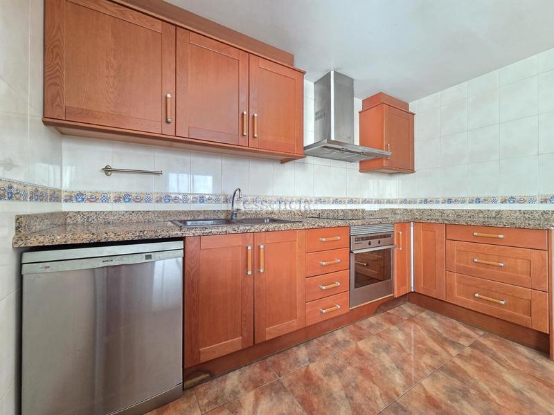 Foto 5d112feb-f4c6-4b80-8dc2-e2746a2f1888. Casa adosada una casa que no debes dejar escapar en Beniarjó