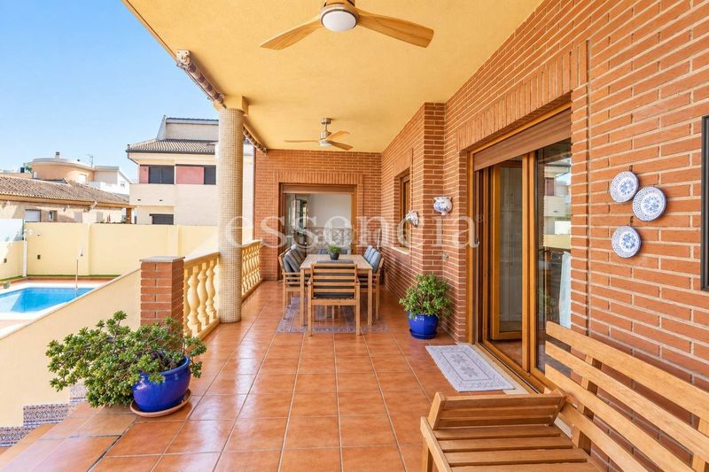 Foto 41cb9247-cc79-4143-b86a-f1b9fe3c581d. Xalet amb aparcament piscina a Benirredrà