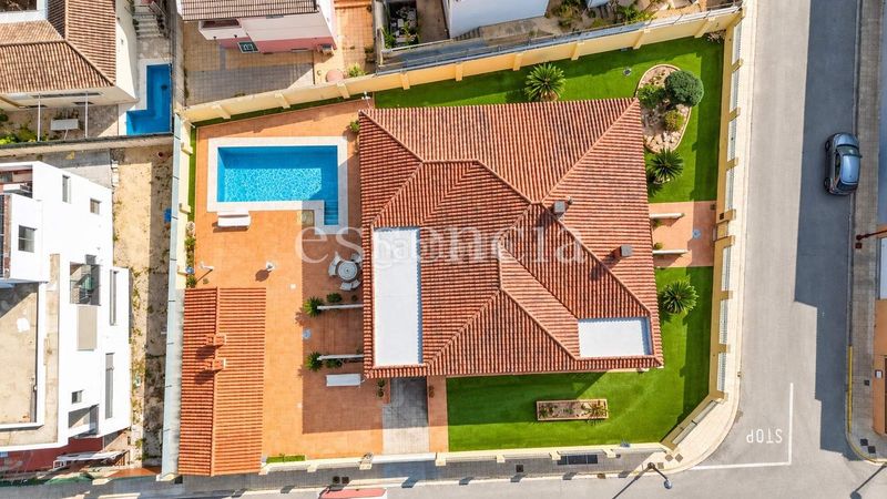 Foto 89935e53-9ec8-44b8-a504-17155bd2e733. Xalet amb aparcament piscina a Benirredrà