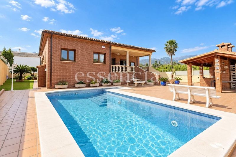 Foto aaf28ebd-6134-478b-8903-69651a799038. Xalet amb aparcament piscina a Benirredrà