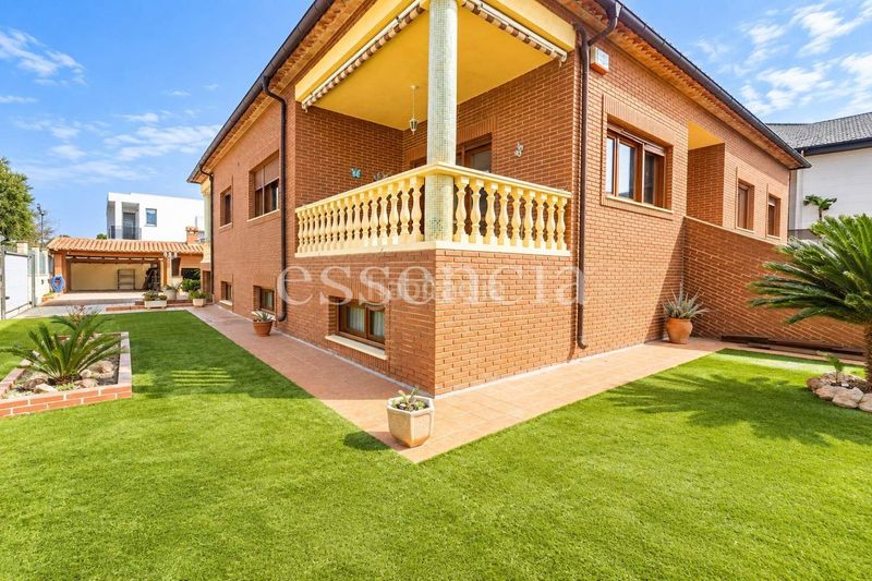 Foto bfdd1ef3-d2fa-4321-9eaa-002cedbf843b. Xalet amb aparcament piscina a Benirredrà