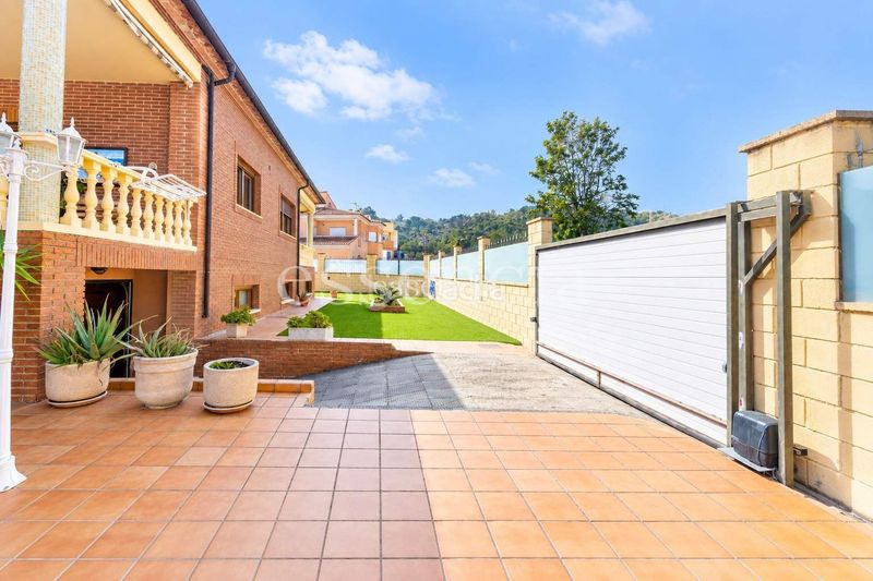 Foto d307f60d-7bb3-484f-9596-998d97c6c6f9. Xalet amb aparcament piscina a Benirredrà
