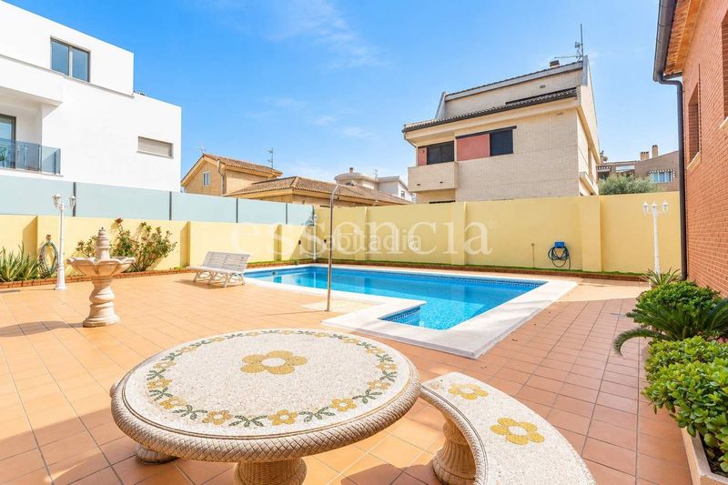 Foto dc04dee5-898a-4e17-9e53-c1c6bd53ce73. Xalet amb aparcament piscina a Benirredrà