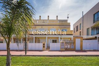 Casa in Miramar. Adosado con vistas al mar a 150 metros del mar en playa de miram