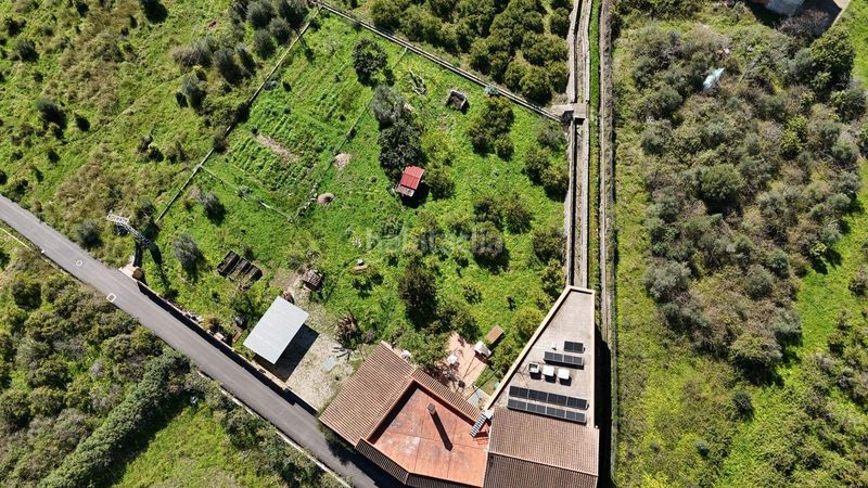 Foto b059cac2-f964-4f40-b67b-2fa67a1a2b37. Casa amb aparcament a Potríes