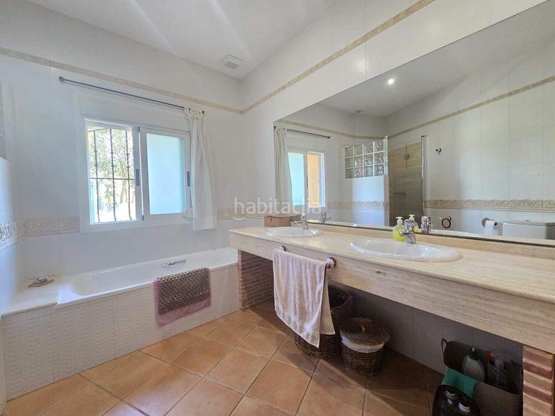 Foto c565f35c-a2ed-42cc-8f34-2a312a11ab7c. Casa amb aparcament a Potríes