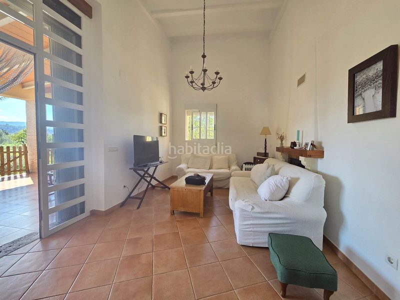 Foto f64efa8f-d752-4cbf-9946-07448d362b25. Casa amb aparcament a Potríes
