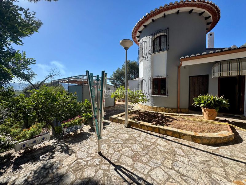 Foto 4c05753e-9a15-4569-90a2-9a552c93d64f. Xalet amb aparcament piscina a Beniarjó
