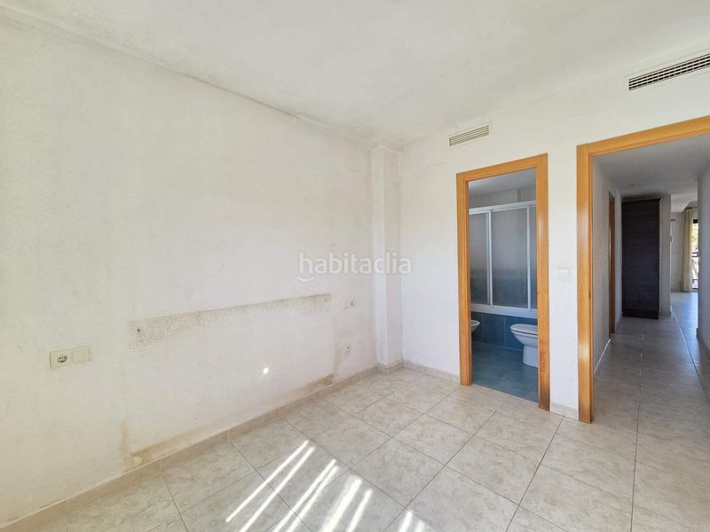 Foto ec0ff4a3-5e41-4f42-b1c4-f66eb9e1f6db. Apartament amb aparcament piscina a Miramar