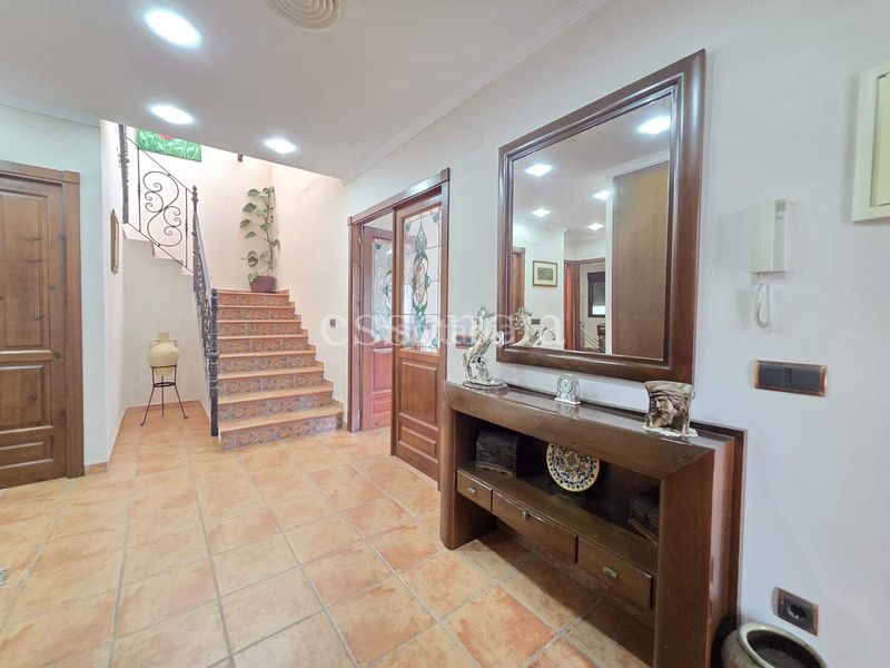 Foto 2cd704bb-c961-45bf-a7f0-140faa05cbee. Casa amb aparcament a Terrateig