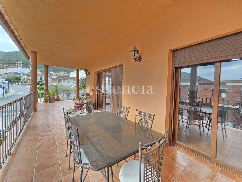 Foto 393f98cf-b086-4388-b693-724e2434f2fe. Casa amb aparcament a Terrateig