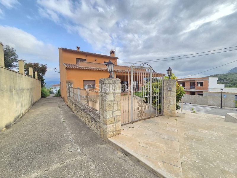 Foto 5b12185b-f433-4335-bc76-2f4cd4b82704. Casa amb aparcament a Terrateig