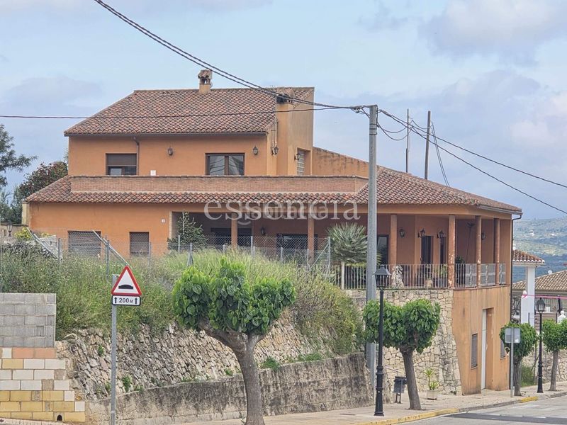 Foto 86aa5c4b-d1ec-4ead-bee6-f13518178c48. Casa amb aparcament a Terrateig