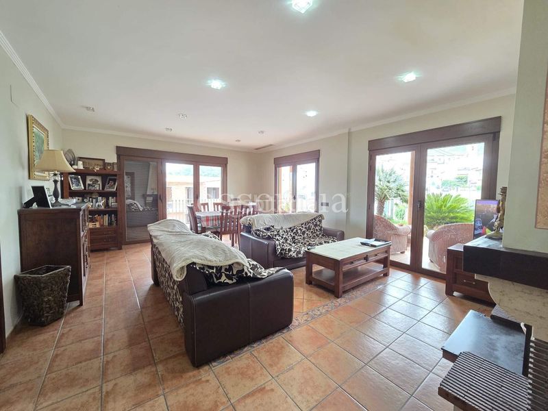 Foto dce669b4-d44f-4adf-9ae4-9a8b7f39608e. Casa amb aparcament a Terrateig