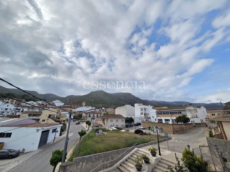 Foto f8aa4619-d1e7-44f9-abfd-75eb6129e408. Casa amb aparcament a Terrateig