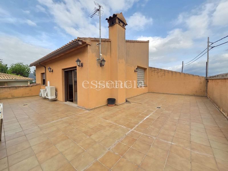 Foto f96f18c6-8777-4e62-a551-a7715f83a2a4. Casa amb aparcament a Terrateig