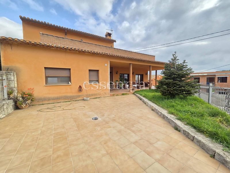 Foto fb119f0c-de77-4c79-9384-b114fda0d0c2. Casa amb aparcament a Terrateig