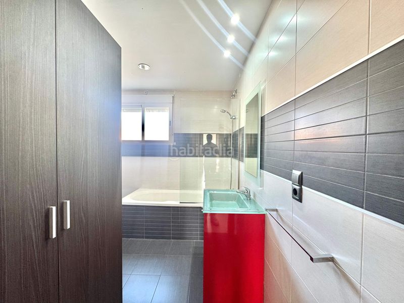 Foto d09d7659-da3d-4d0f-ac75-5d5674d898cd. Casa adossada amb aparcament piscina a Almoines