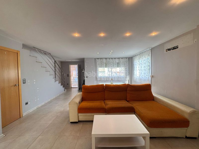 Foto ecdef348-2041-4d74-8b6f-dad172c9d0c5. Casa adossada amb aparcament piscina a Almoines