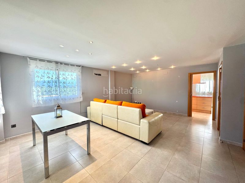 Foto f516b3be-6c22-4a42-8c69-d457e1a782a7. Casa adossada amb aparcament piscina a Almoines