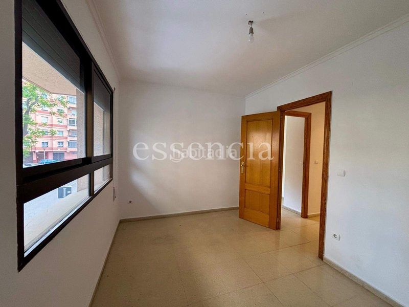 Foto e8a81bd5-c4b4-4107-adf9-f2a634286c5c. Pis a Oliva pueblo Oliva