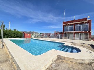 Xalet a Vilallonga / Villalonga. Espectacular casa de campo con piscina y gran terreno