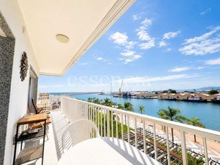 Appartement à Playa de Gandía. Fabuloso apartamento reformado en primera linea del puerto de ga