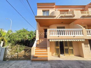 Maison jumelée à Piles. Exclusiva casa adosada a solo 200 metros de la playa de piles