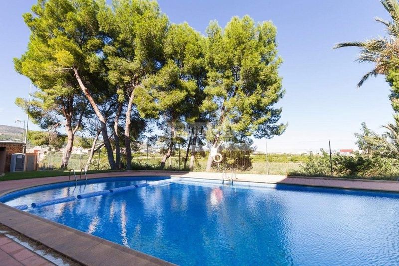 Foto 10b2f3a5-10d8-47ab-856c-dceeed805bab. Casa adossada amb aparcament a Almoines