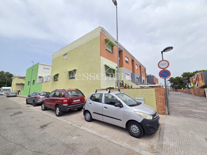 Foto 5a61aa3d-ee86-45cb-99b2-9f2ade835a93. Casa adossada amb aparcament a Almoines