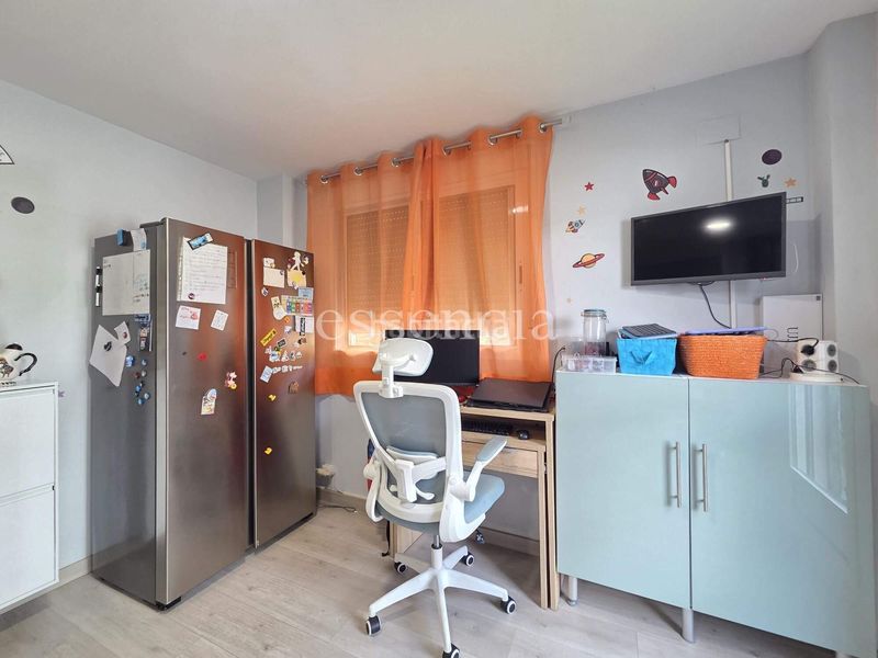 Foto aed22d14-7a50-4ac2-986e-e2314f3badd4. Casa adossada amb aparcament a Almoines