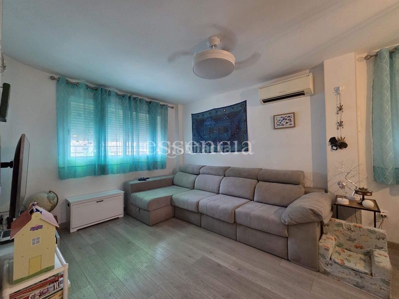 Foto ce13df89-a054-4b57-8ff8-b7e75b0d0bb2. Casa adossada amb aparcament a Almoines