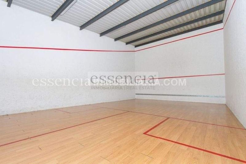 Foto f4cb682f-1c91-471c-bad0-2c86e6f78f88. Casa adossada amb aparcament a Almoines