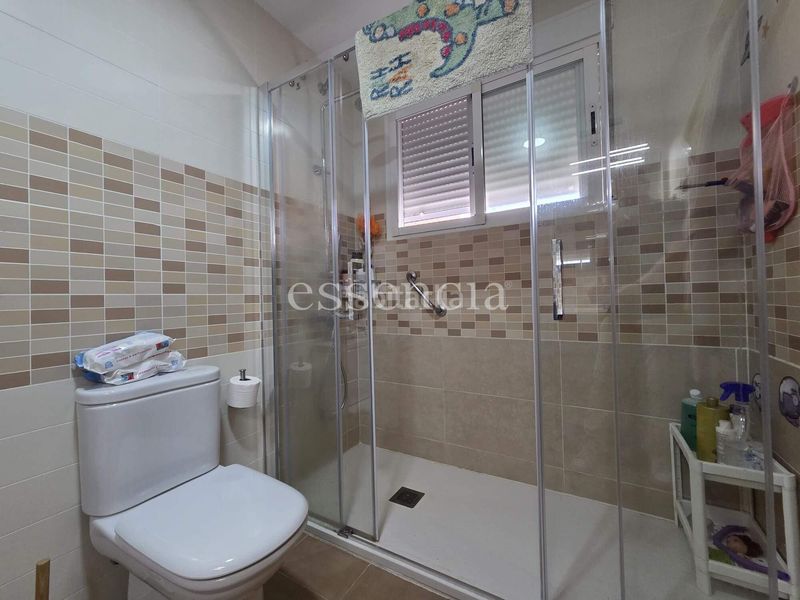 Foto fb952744-aab4-4da7-9550-480994e1e80b. Casa adossada amb aparcament a Almoines