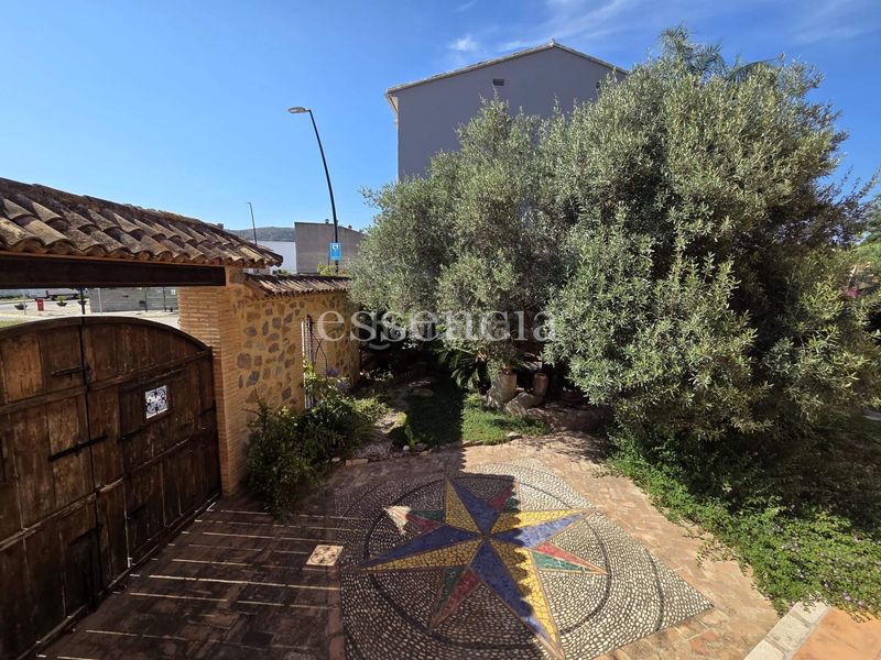 Foto ff3ccc14-43ac-4855-8b03-f874a18054c5. Casa amb aparcament a Alfauir